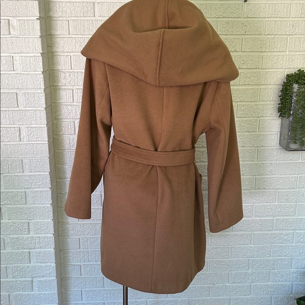 TUCKERNUCK- camel wrap coat - Picture 5 of 11